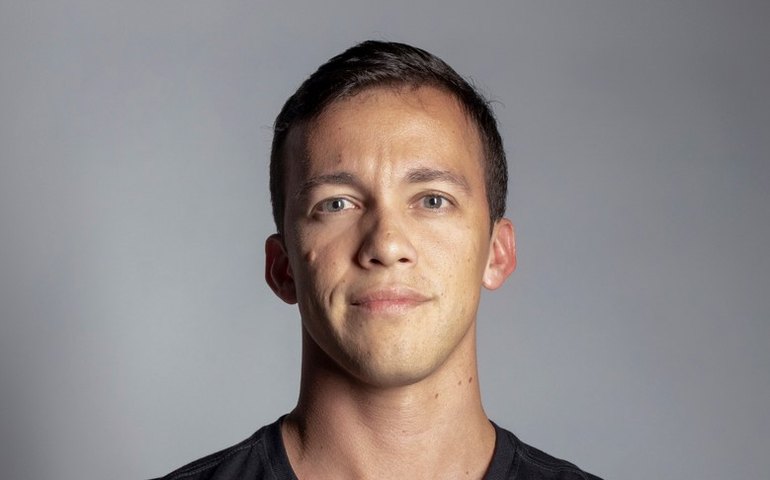 Deputado Leonam Pinheiro protocola projeto para que vítimas de violência doméstica cubram cicatrizes com tatuagem