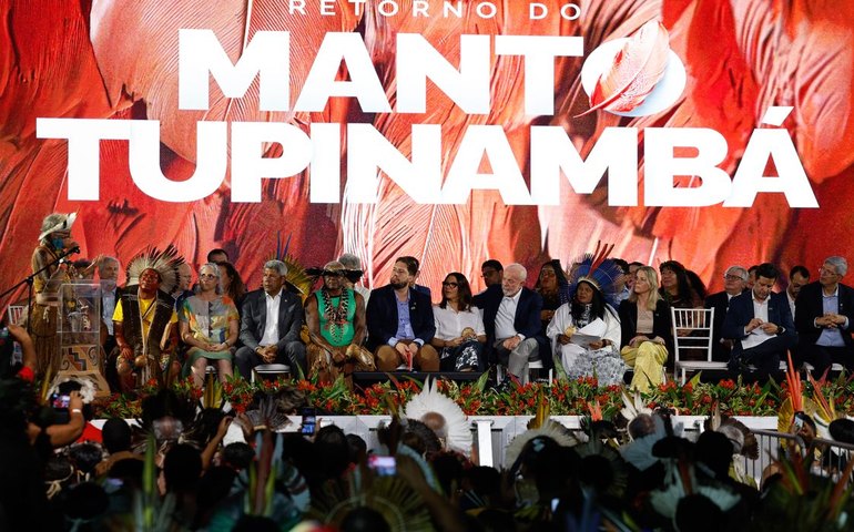 Manto Tupinambá retorna da Dinamarca para Museu Nacional do Rio