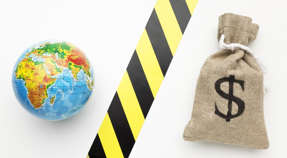 economia-global-e-conceito-de-mercado-financeiro / Foto: Imagem de <a href="https://br.freepik.com/fotos-gratis/economia-global-e-conceito-de-mercado-financeiro_7870565.htm#query=globaliza%C3%A7%C3%A3o%20restri%C3%A7%C3%A3o%20comercial&position=6&from_view=search&track=robertav1_2_sidr">Freepik</a>