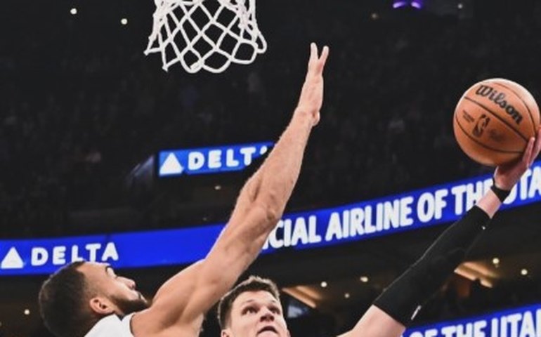 Grimes vence 'duelo' com Curry e leva Philadelphia 76ers ao triunfo sobre os Warriors na NBA