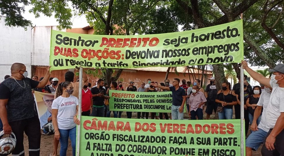 Ato de rodoviários demitidos em Aracaju reivindica pagamento de direitos trabalhistas / Foto: Foto: Marcos Vinícius