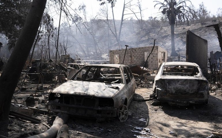 Ex-bombeiro é preso acusado de ser 'autor material' de incêndio que deixou 137 mortos e milhares de casas destruídas no Chile