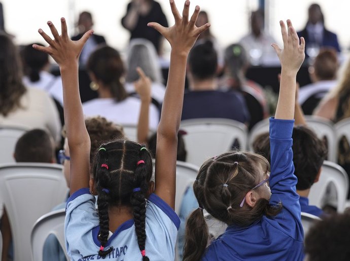Mais brincadeira, menos tela: confira dicas para uma infância saudável