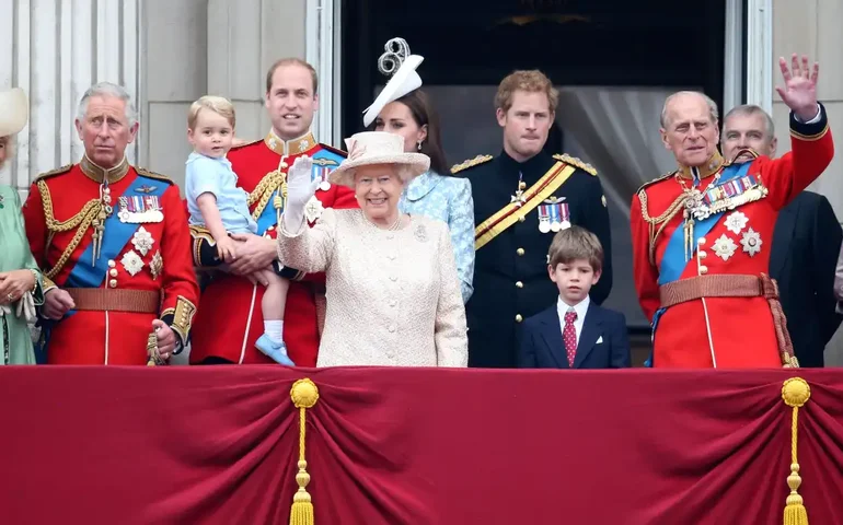 Família real britânica tem 'boom' de R$ 330 milhões na renda devido à energia eólica offshore e retomada das visitas aos palácios 