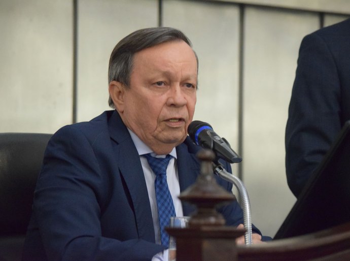 Assembleia homenageia general Nilton Moreira e coronel Nilton Diniz