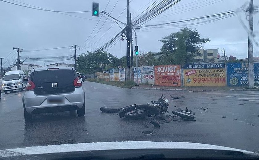 Acidente deixa jovem ferido ﻿no Barro Duro