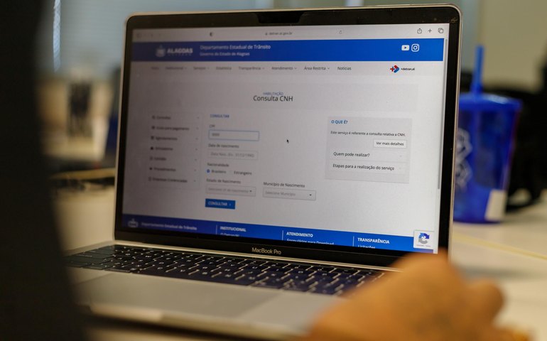 Detran orienta como fazer a retirada da CNH se documento não chegar no prazo legal
