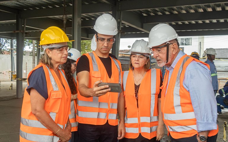 JHC visita obras de Complexo Educacional e de nova creche Gigantinhos em Maceió
