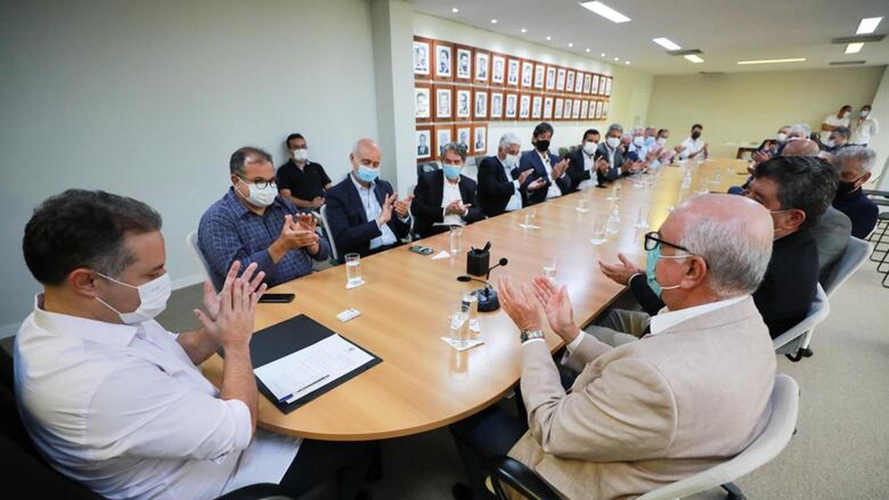 Governador assina decretos que aperfeiçoam legislação tributária e buscam baratear preço do etanol em AL
