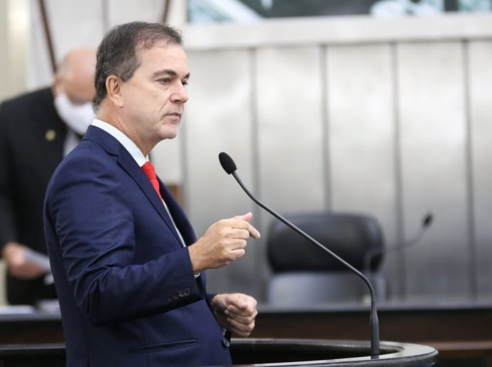 Ronaldo Medeiros critica processo de privatização dos Correios