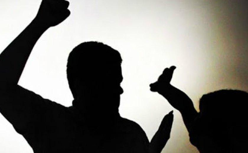 Homem é preso após agredir companheira em Palmeira dos Índios