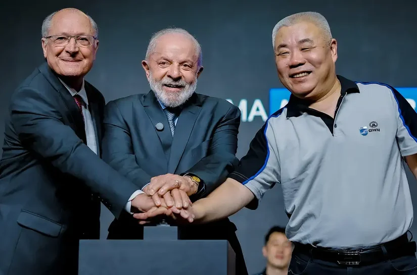 Em inauguração de montadora, Lula defende relação comercial com China