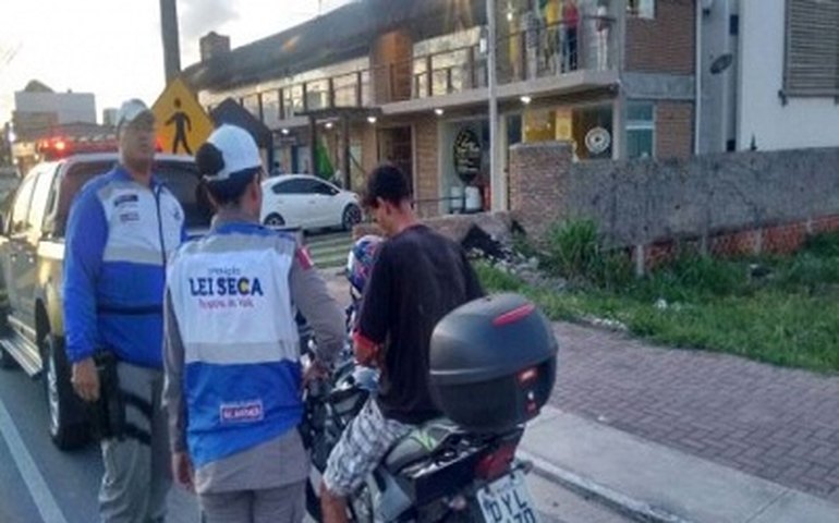 Lei Seca promove mais de 900 testes de alcoolemia durante a Semana Santa