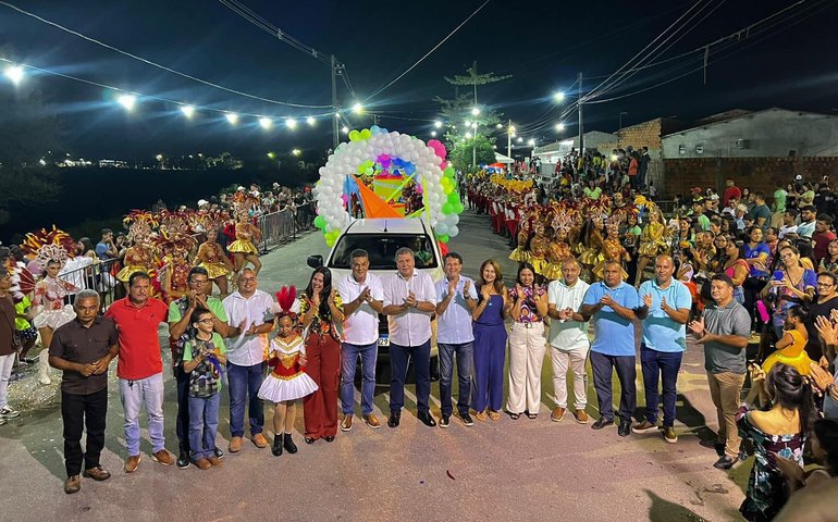 Prefeitura celebra emancipação política com solenidades e show artístico