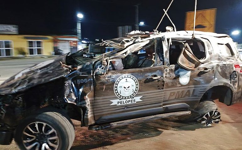 Assaltantes morrem, viatura capota e policiais são feridos em perseguição em Colônia Leopoldina