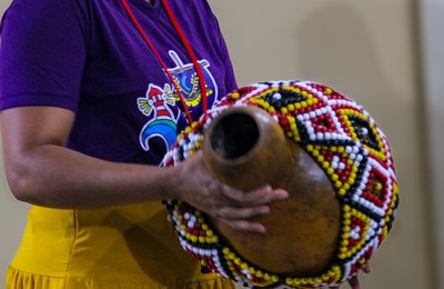 Alagoas celebra o primeiro Dia Nacional do Maracatu, nesta sexta (1º), em meio à expansão do ritmo que foi silenciado por um século
