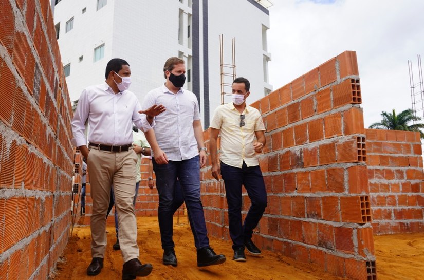 Prefeito Júlio Cezar recebe a visita do deputado federal Marx Beltrão