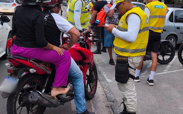 Ronda no Bairro apreende drogas e balança de precisão em abordagem na Cruz das Almas