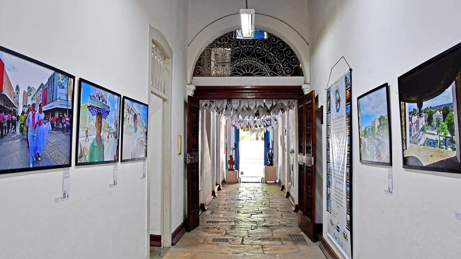 Mostra fotográfica sobre o Centro inaugura espaço de exposição na Biblioteca Pública Estadual