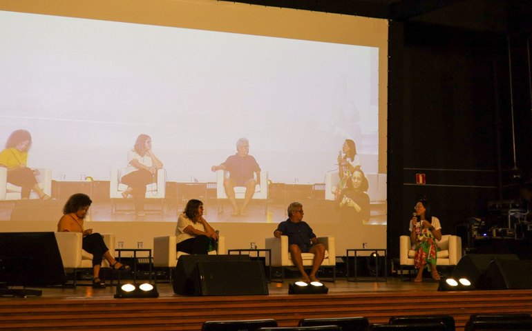 Segunda noite de mostra tem bate-papo com realizadores do longa premiado ‘Carro Rei’