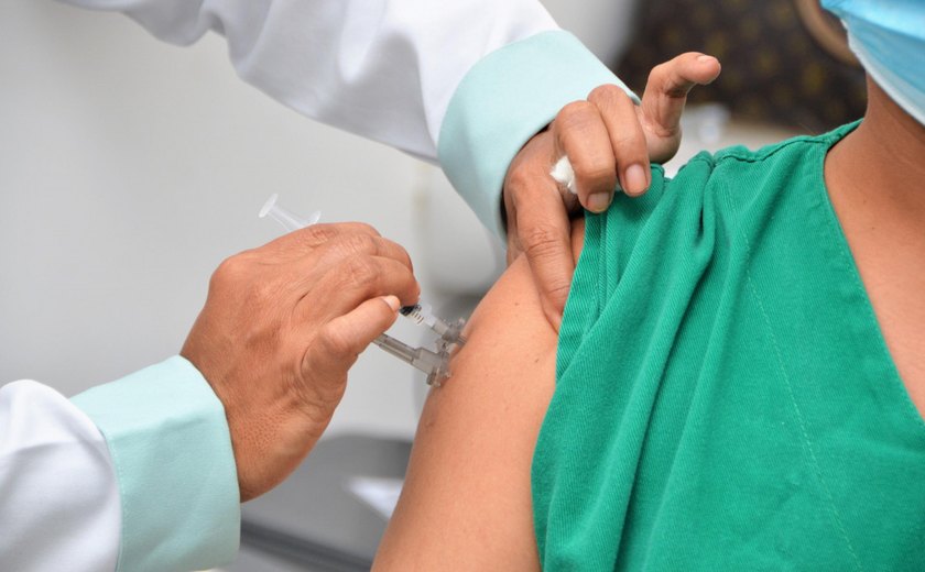 Brasil chega a 77,86% da população com vacinação completa contra a covid-19