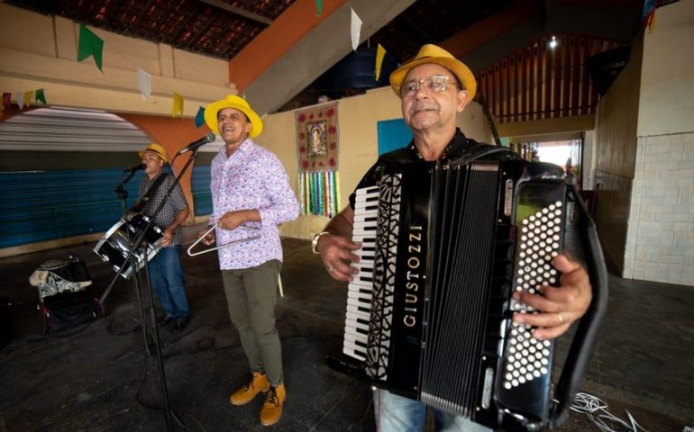 Trios de forró levam ritmo nordestino aos mercados públicos neste fim de semana