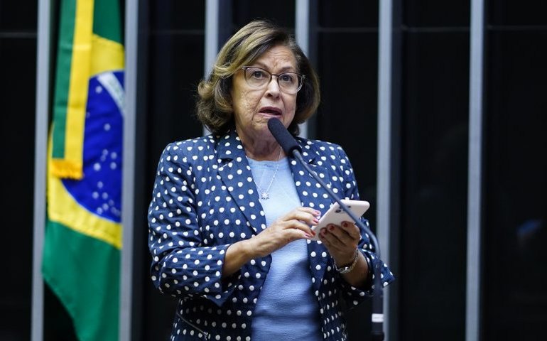 Comissão aprova criação de fundo para financiar compra de livros por universidades públicas