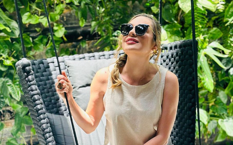 Rachel Sheherazade estreia programa de patrocinador da 'Fazenda'