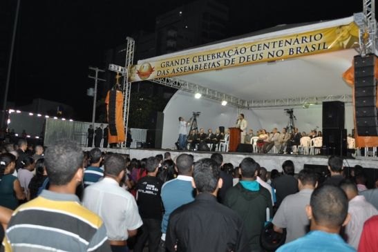 Celebração do Centenário levou milhares à orla marítima de Maceió