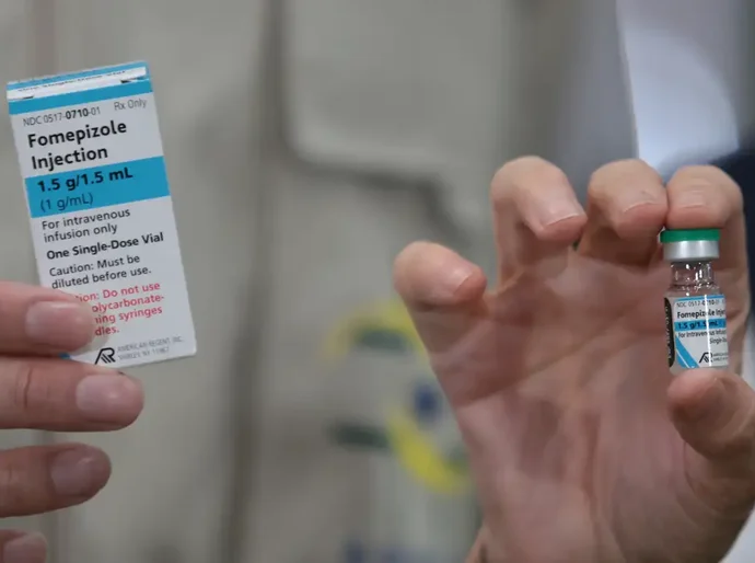 Brasil recebe 2,5 mil unidades de fomepizol, antídoto contra metanol