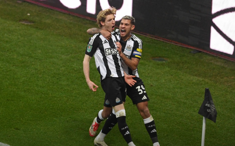 Newcastle ganha do Arsenal novamente e buscará o inédito título da Copa da Liga Inglesa