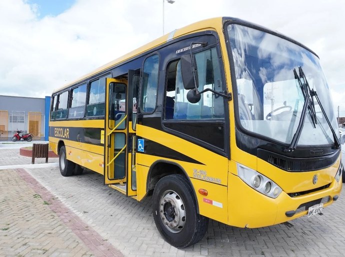 Prefeitura de União entrega ônibus adaptado para transporte exclusivo de crianças da Creche Tia Ericleide
