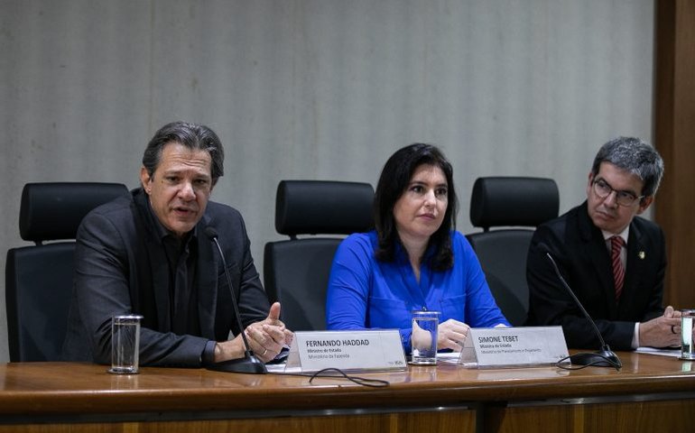 Orçamento de 2024 prevê déficit zero e salário mínimo de R$ 1.421, com aumento de 7,65%