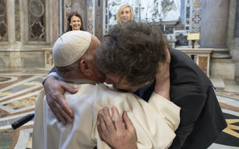 'Cortou o cabelo?' e 'Posso te dar um beijo?': Vídeo detalha 1º encontro entre Javier Milei e Papa Francisco no Vaticano