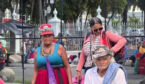 Trabalhadores rurais montaram acampamento em frente ao Palácio República dos Palmares para cobrar solução sobre as terras do antigo Grupo João Lyra. - Foto: Gabriela Garrido/Francês News