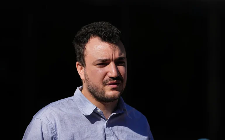 Decisão do tribunal põe em risco a liberdade do ativista pró-palestino Mahmoud Khalil