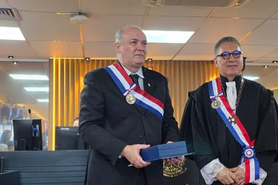 Reitor da Ufal, Josealdo Tonholo recebe Grã-Cruz da Ordem do Mérito do TRT-19