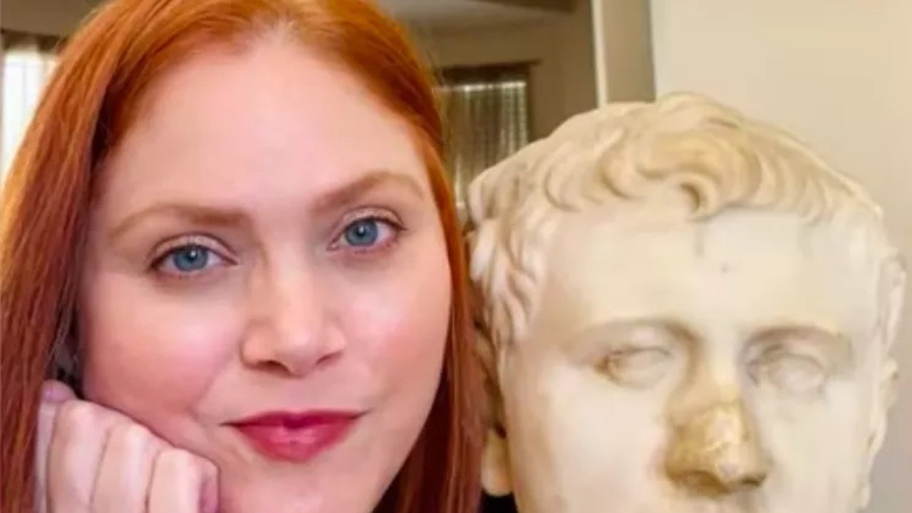 Mulher compra busto em brechó e descobre que é uma peça romana de dois mil anos
