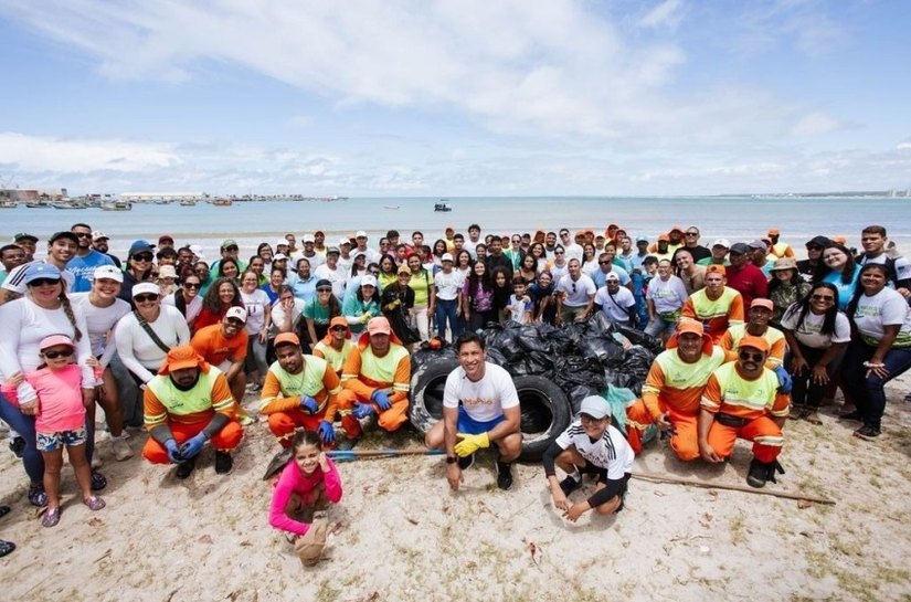 Prefeito Rodrigo Cunha participa de mobilização mundial pela limpeza de praias, rios e mangues em Maceió