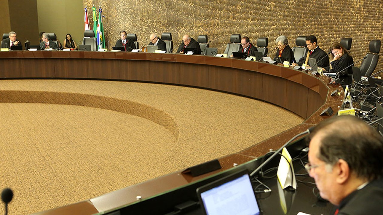 Pleno do TJ retoma julgamento cível de promotor condenado por estupro