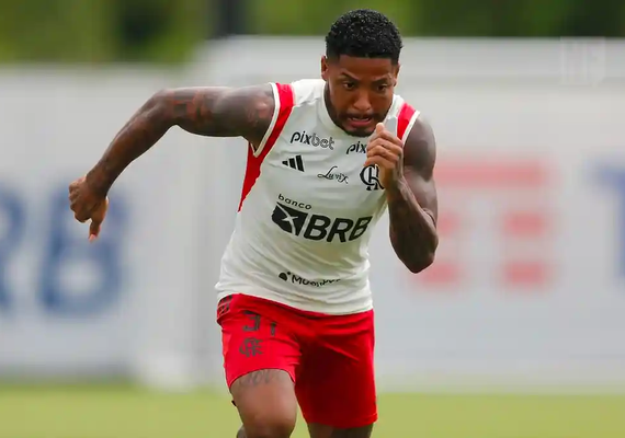 Jogador alagoano é multado e afastado pelo Flamengo após se recusar a viajar