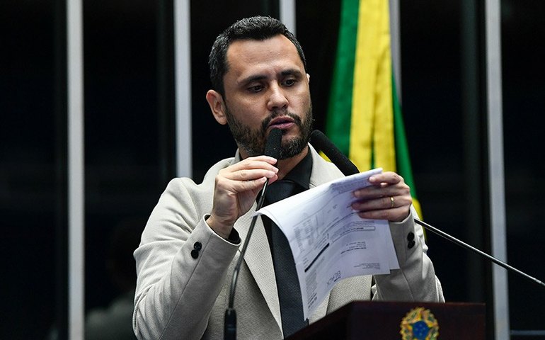 Cleitinho quer interrupção de julgamento sobre porte de drogas