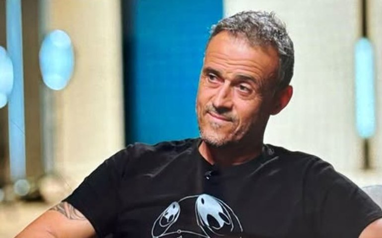 Luis Enrique exalta Unai Emery e afasta favoritismo do PSG diante do Aston Villa