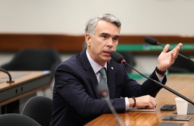 Após cobrança de Rafael Brito, Prefeitura de Maceió anuncia convocação de 800 profissionais para a rede municipal de educação