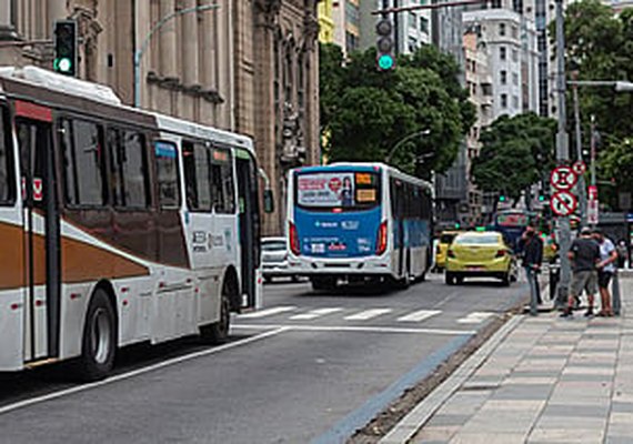 Paes decreta que Rio terá passagens gratuitas de ônibus, BRT e VLT no dia da eleição