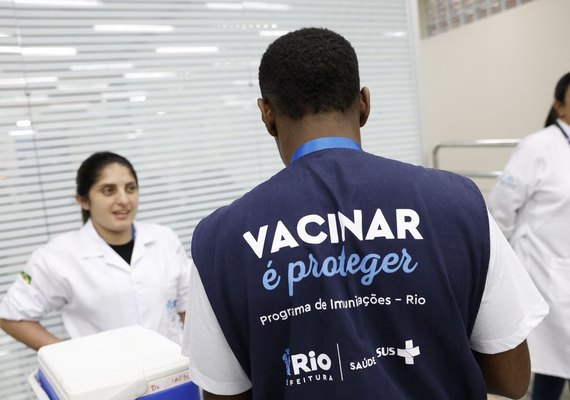 Com apenas 22% de cobertura, Rio começa vacinação volante contra gripe