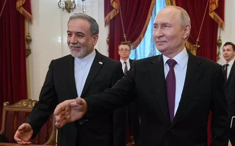 Após receber mensagem de Khamenei, Putin diz que fará 'o possível pela paz' no Irã