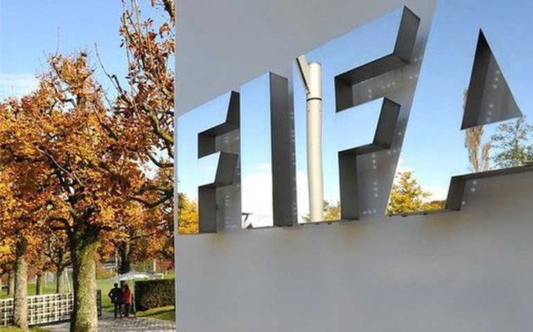 Com maratona à vista, Fifa propõe 5 substituições por time na retomada do futebol