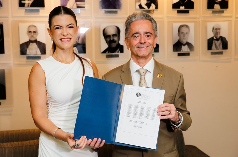 Permuta: Presidente do TJAL empossa juíza Juliana Accioly