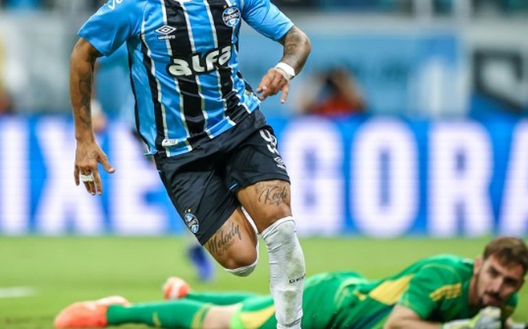 Presidente do Grêmio detona arbitragem do clássico e vai à CBF: 'Faremos reclamação formal'
